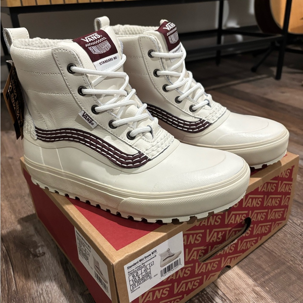 Vans White and Maroon Snow Boot